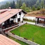 пауновата къща Villa Asikoria