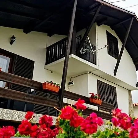 فيلة пауновата къща