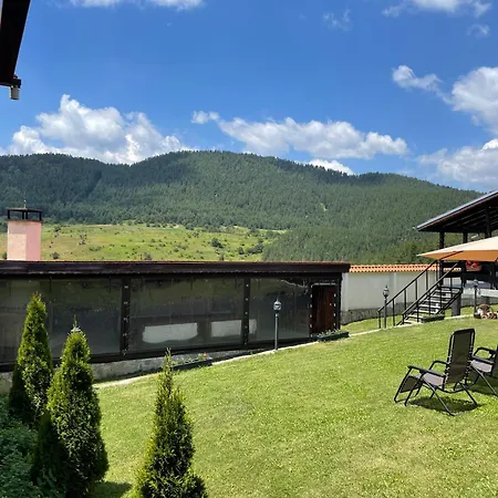 فيلة пауновата къща *