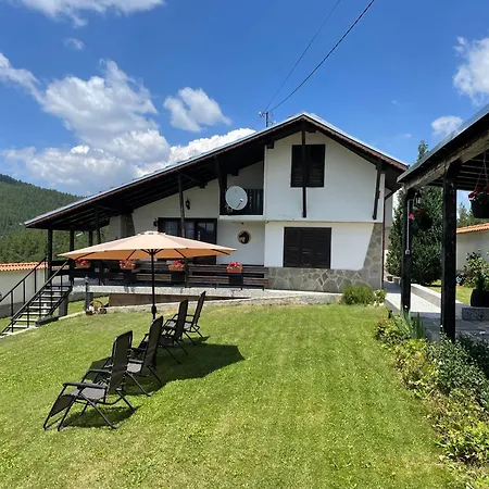 пауновата къща