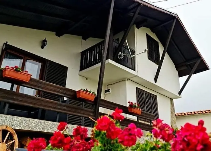 فيلة пауновата къща