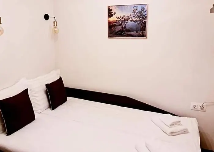 فيلة пауновата къща *